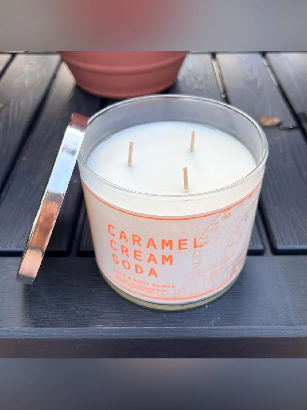 Bath and Body Works 3 Wick Candle Caramel Cream Soda - Picture 4 of 5